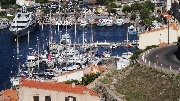 il marina di bonifacio visto dalla fortezza